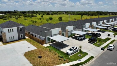 213 Rafael Dr in San Juan, TX - Foto de edificio - Building Photo