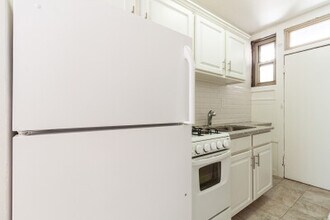 544 W Surf St, Unit N2 in Chicago, IL - Building Photo - Building Photo