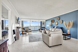 132 Lakeshore Dr in North Palm Beach, FL - Foto de edificio - Building Photo
