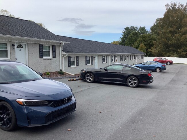 800 Dodson Mill Rd in Pilot Mountain, NC - Building Photo - Building Photo