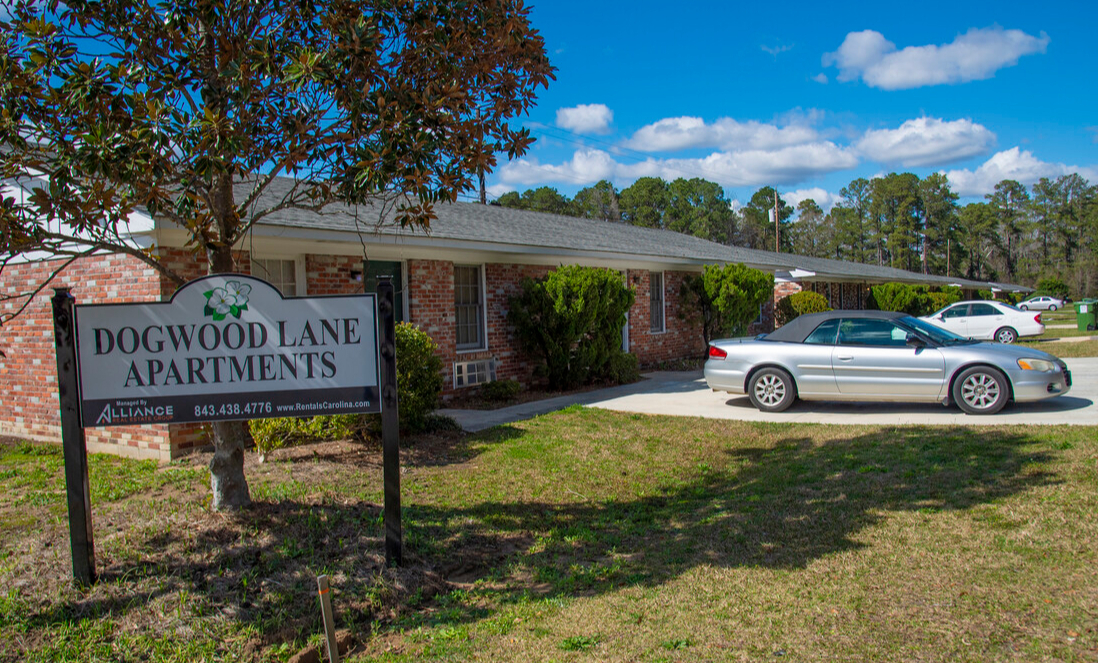 92 Dogwood Ln in Quinby, SC - Building Photo