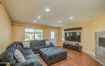 13556 W Desert Flower Dr in Goodyear, AZ - Building Photo - Building Photo