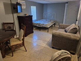 11430 Rohrman Rd in Port Richey, FL - Building Photo