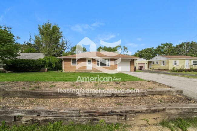 2221 N Northcrest Dr