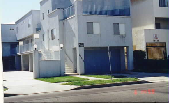 12701 Fonthill Ave in Hawthorne, CA - Building Photo - Building Photo