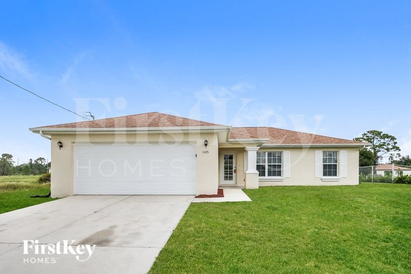 1145 Edgewood St E in Lehigh Acres, FL - Foto de edificio