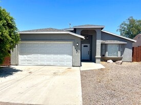 1471 Bryan Dr in Bullhead City, AZ - Building Photo