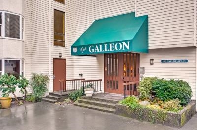 Galleon Apartments in Seattle, WA - Building Photo - Building Photo