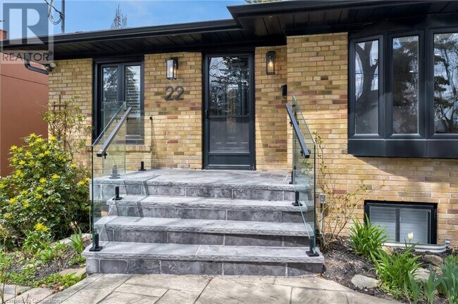 22 N Heights Rd in Toronto, ON - Building Photo - Building Photo