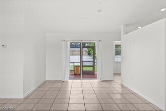 1425 SW 10th St in Cape Coral, FL - Building Photo - Building Photo