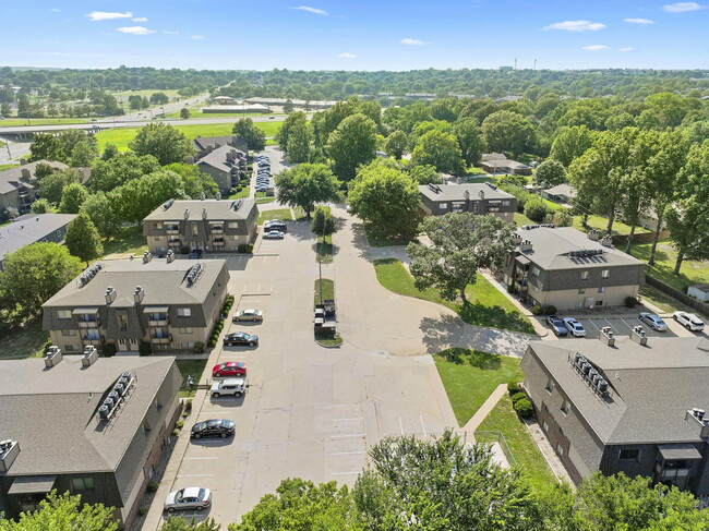 Sandstone Apartments in Manhattan, KS - Foto de edificio - Building Photo