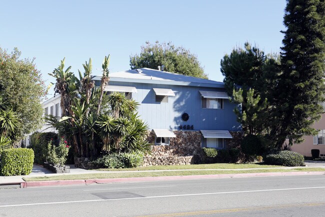 4484 Hazeltine Ave in Sherman Oaks, CA - Building Photo - Primary Photo