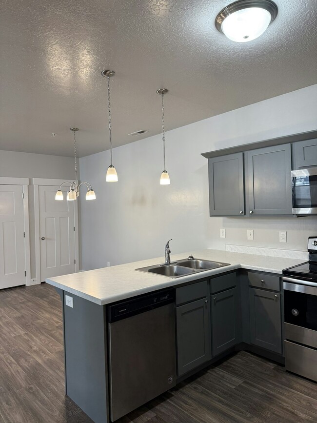 1836 W Terra Vista Ln