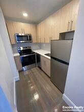 457 Centre St, Unit 210 in Newton, MA - Foto de edificio - Building Photo