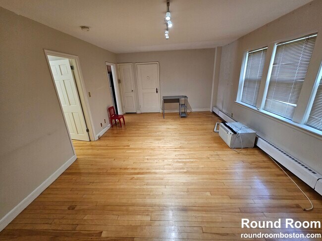 84 Boylston St, Unit 2 in Chestnut Hill, MA - Building Photo - Building Photo