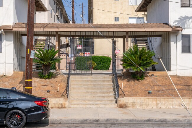 Lincoln Manor in Montebello, CA - Building Photo - Building Photo