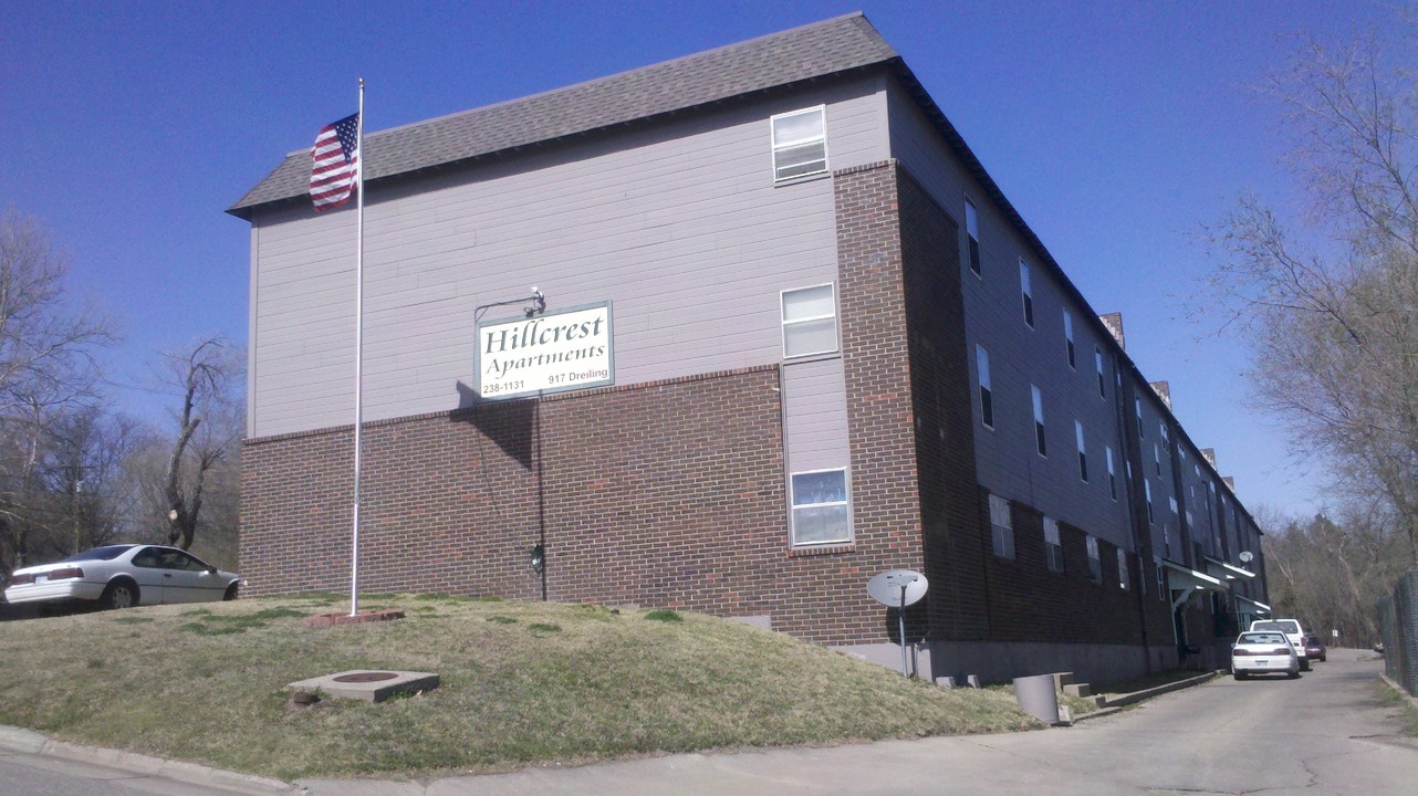 Hillcrest Apartments in Junction City, KS - Building Photo