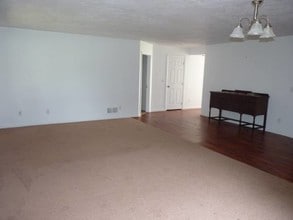 724 Greenlawn Rd in Ford City, PA - Foto de edificio - Building Photo