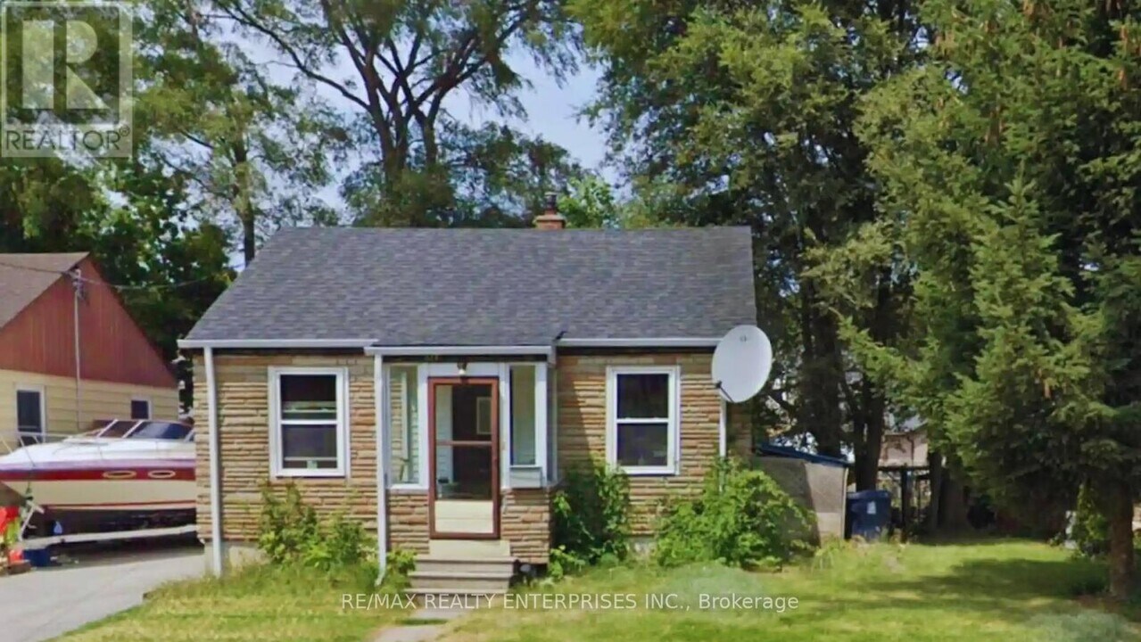 638 Trethewey Dr in Toronto, ON - Building Photo
