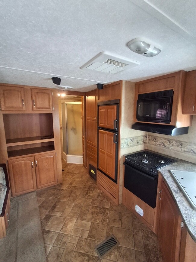 3115 Fairlane Rd in Yreka, CA - Building Photo - Building Photo