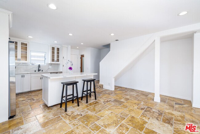 28711 Pacific Coast Hwy in Malibu, CA - Building Photo - Building Photo