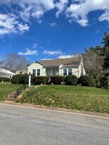 2346 Oak Ave in Buena Vista, VA - Building Photo