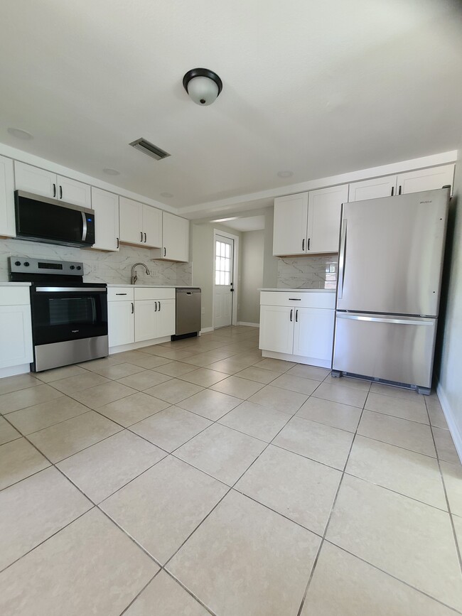 6245 Lodge Dr in New Port Richey, FL - Building Photo - Building Photo