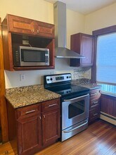 7 E Hoyle St, Unit 2 in Norwood, MA - Foto de edificio - Building Photo