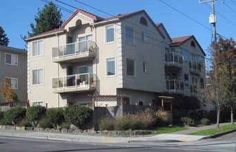 8507 Linden Ave in Seattle, WA - Foto de edificio - Building Photo