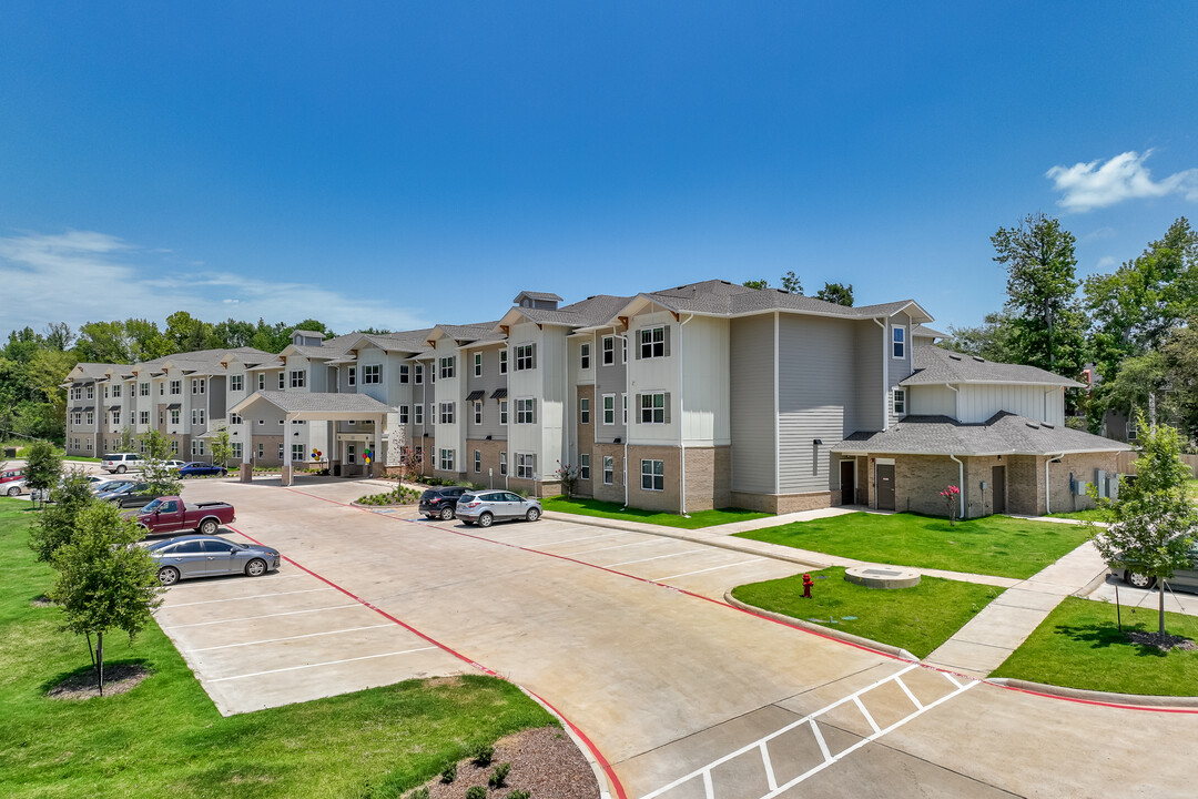 Abbington Park 55+ Living in Henderson, TX - Building Photo