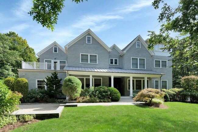 118 Water Mill Towd Rd in Water Mill, NY - Building Photo - Building Photo