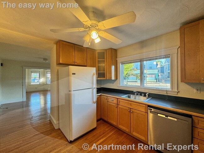 881 Broadway, Unit 2 in Somerville, MA - Building Photo - Building Photo