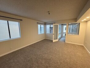 545 Pierce St, Unit 1302 in Albany, CA - Foto de edificio - Building Photo