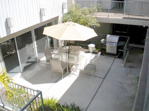 209 S Prospect Ave-Unit -105 in Redondo Beach, CA - Building Photo - Building Photo