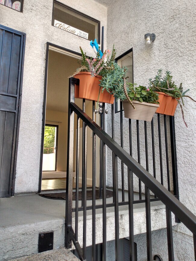 7007 Alondra Blvd Apartments and Nearby Paramount Apartments For Rent