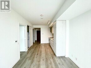 1000-1000 Portage Pkwy in Vaughan, ON - Building Photo - Building Photo