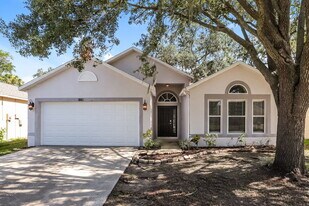 1106 Soaring Osprey Way in Valrico, FL - Building Photo