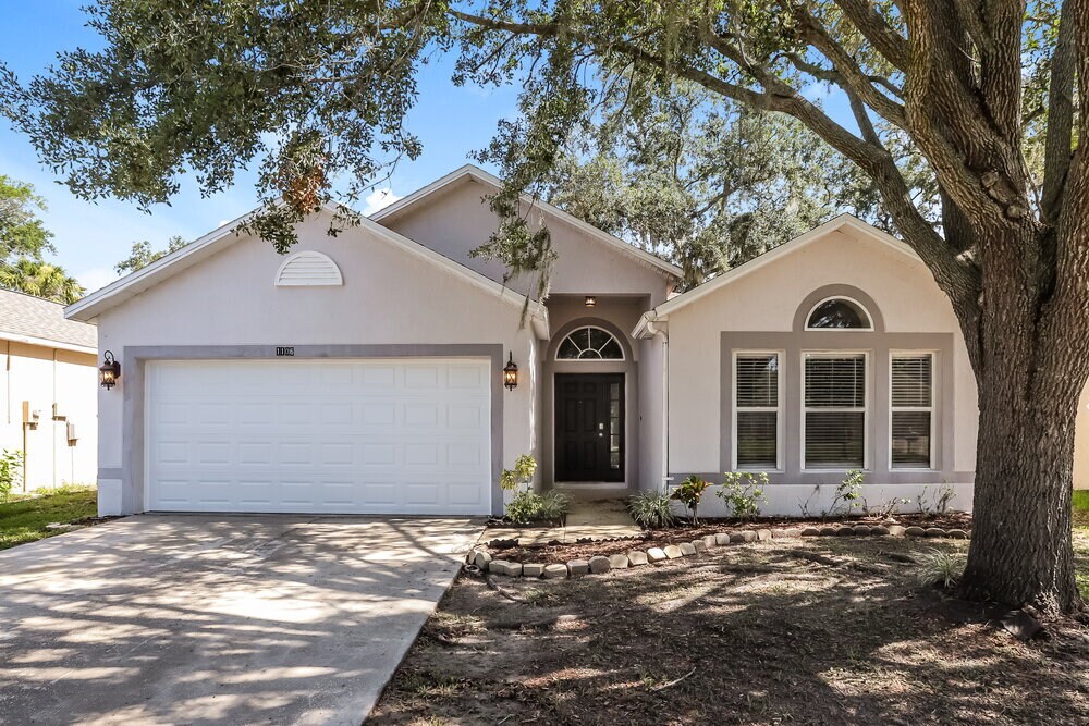 1106 Soaring Osprey Way in Valrico, FL - Foto de edificio