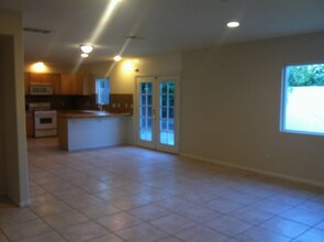 33368 Campus Ln in Cathedral City, CA - Building Photo - Building Photo