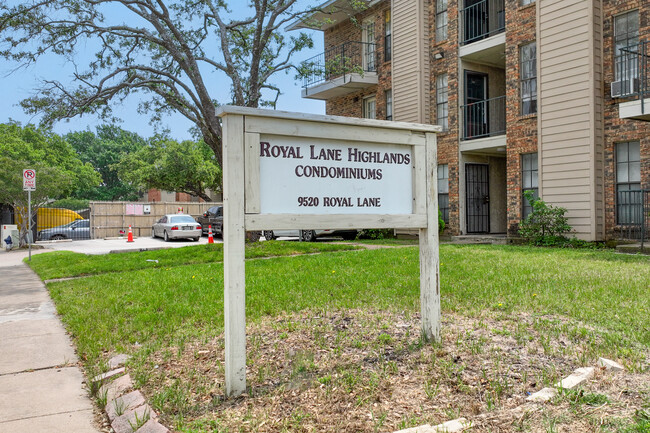 Royal Lane Highlands Condominiums in Dallas, TX - Building Photo - Building Photo