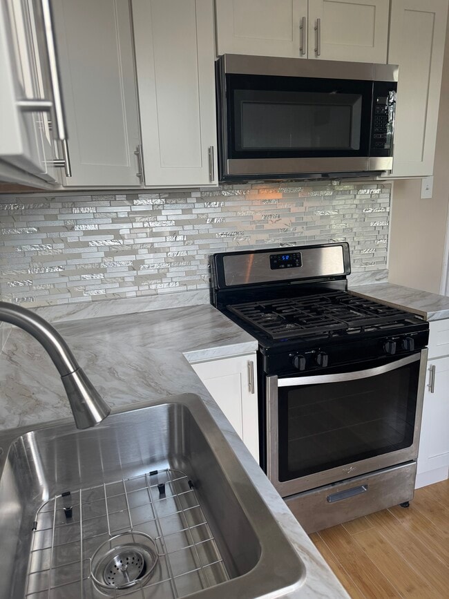265 N 7th St, Unit Modern and Spacious