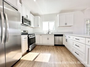 2837 S Bronson Ave, Unit 8 in Los Angeles, CA - Building Photo - Building Photo