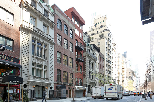 37 West 54th Street in New York, NY - Foto de edificio - Building Photo