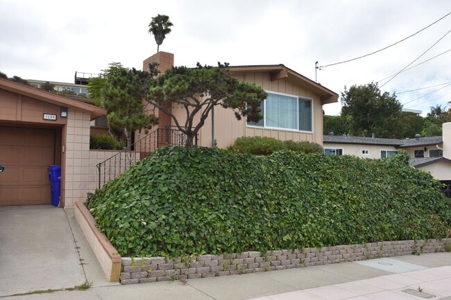 property at 3159 Lloyd St