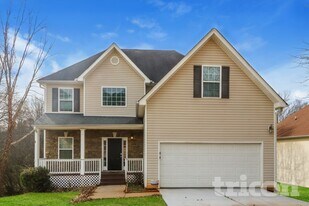 374 Madison Ave in Hampton, GA - Building Photo