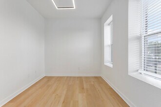 Oasis on Linwood in Kansas City, MO - Building Photo - Building Photo