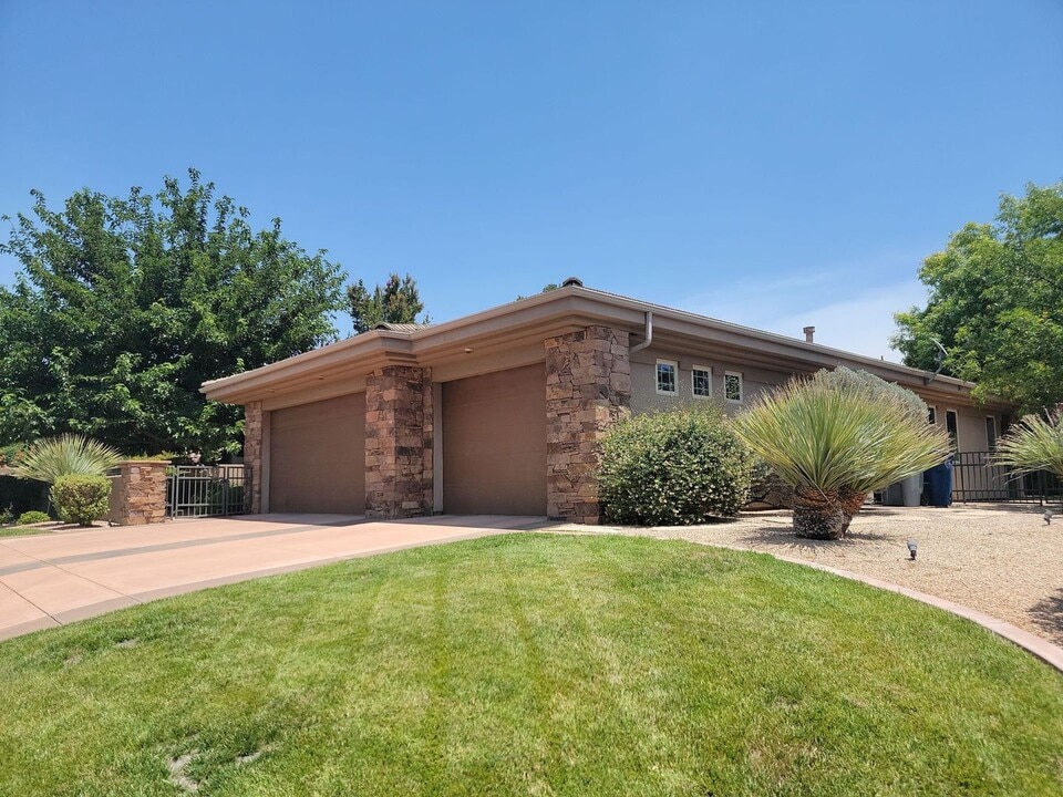 43 S 1870 W in Saint George, UT - Building Photo