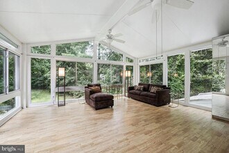 7009 Capitol View Dr in McLean, VA - Building Photo - Building Photo