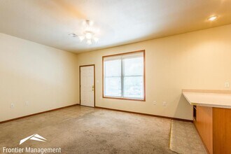 901 Moro St in Manhattan, KS - Building Photo - Building Photo