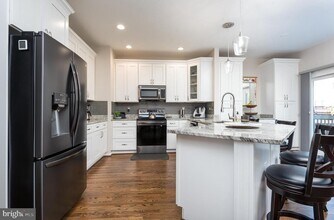 6326 Dunman Way in Alexandria, VA - Building Photo - Building Photo